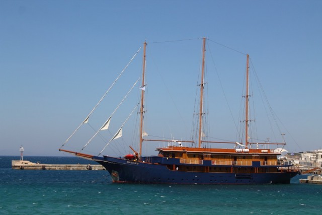 Яхта на Миконосе